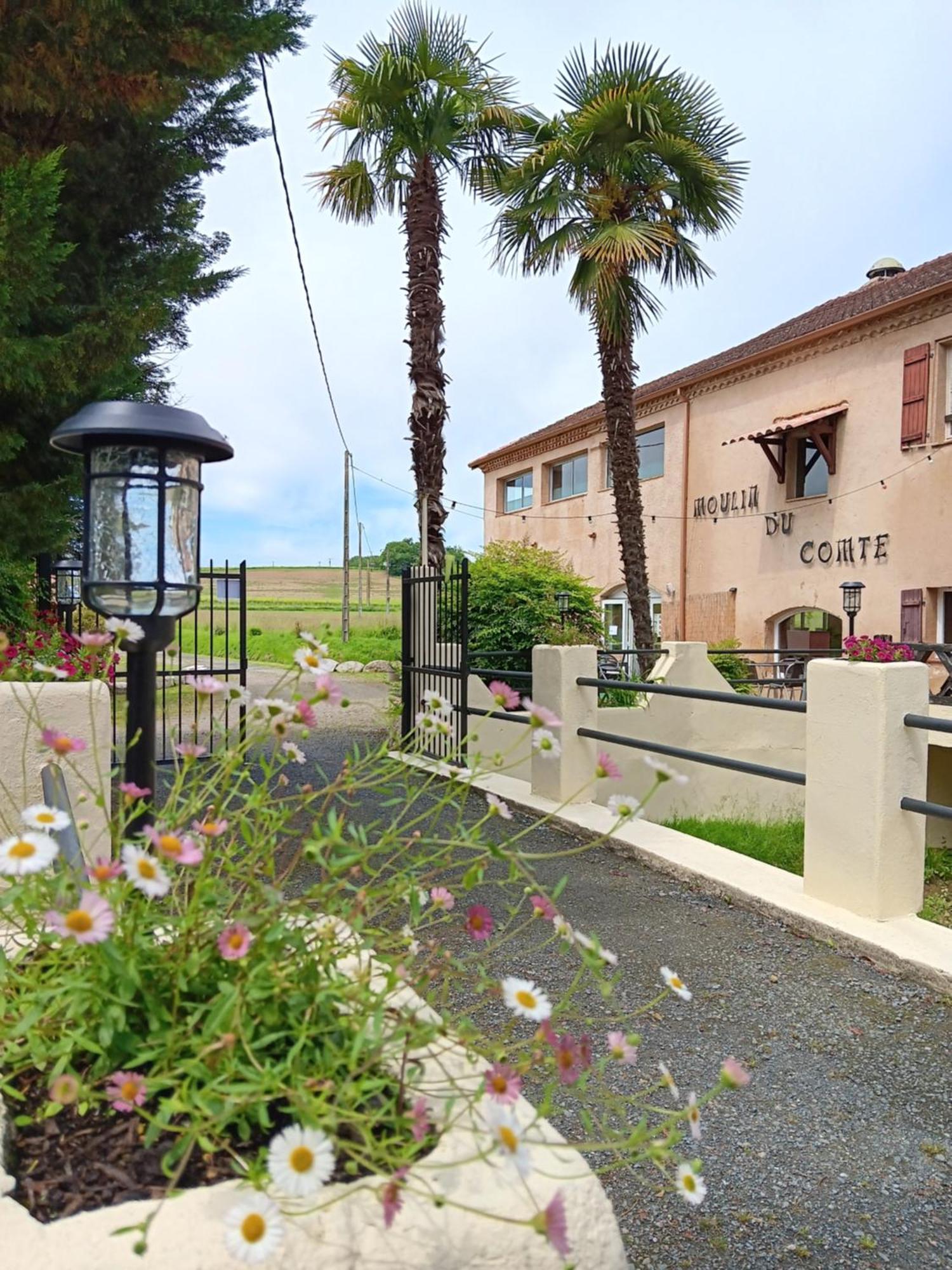 Gite Au Moulin Du Comte Bourrouillan Ngoại thất bức ảnh
